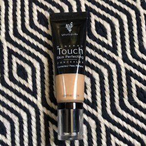 Younique Mineral Touch Skin Perfecting Concealer